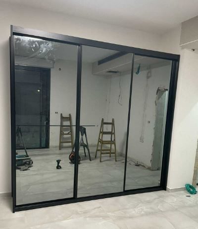 ארון זכוכית שקוף ארון זכוכית שקוף