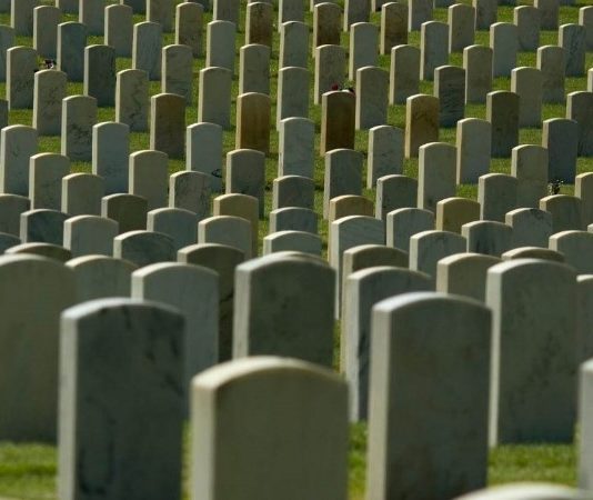 פסלים מאבן ואנדרטאות בישראל: אומנות, זיכרון ועיצוב