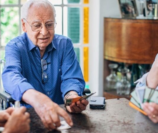 מטפלת לקשישים